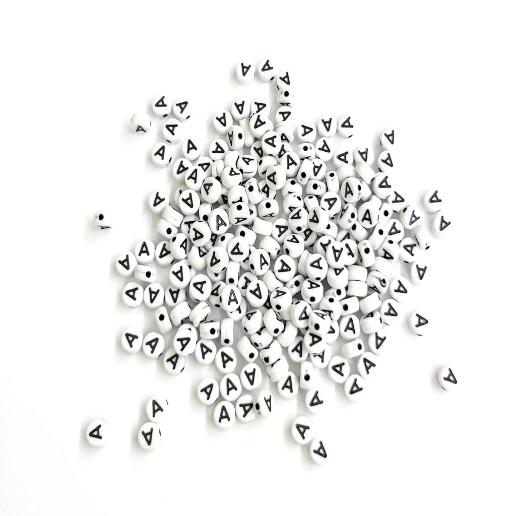 ACRILICO INICIAL "A" BLANCO/NEGRO 7MM (50 GR = 400 PZS APROX)